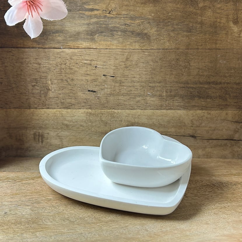 Herzschalen im 2er Set aus weißer Gießkeramik – minimalistische, handgefertigte Deko mit viel Gefühl