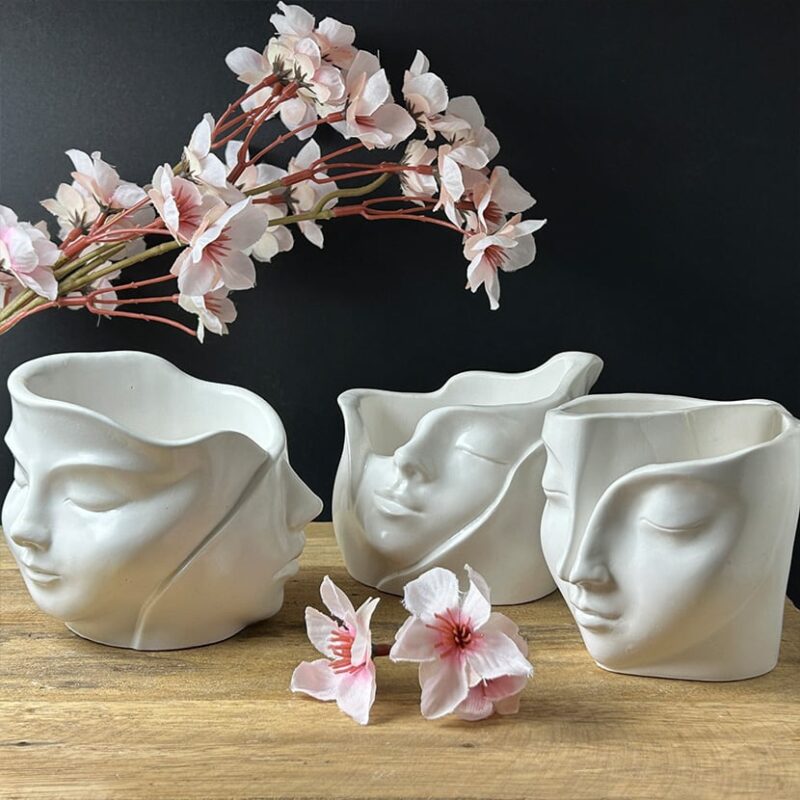 Dreier-Set Gesichtsschalen aus weißer Gießkeramik – kunstvoll geformte Dekoschalen mit ausdrucksstarkem Design