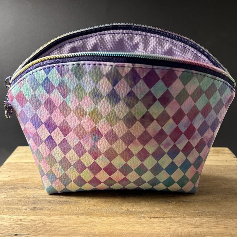 Keramikkunst aus Gießkeramik, handgefertigt in Solingen (Art.TSL-0020-KOSMETIKTASCHE-ROUNDTOP-SCHMINKTASCHE-HANDGEMACHT-VARIANTE-1)