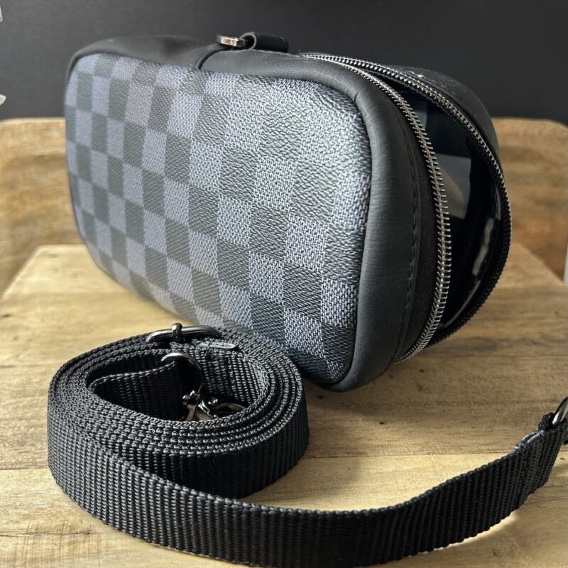 Keramikkunst aus Gießkeramik, handgefertigt in Solingen (Art.TSL-0021-KLEINE-CROSSBODY-BAG-SCHWARZ-KARIERT-3)